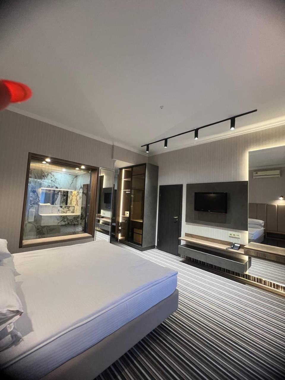 Sapar Standart Hotel Tsjimkent Eksteriør bilde
