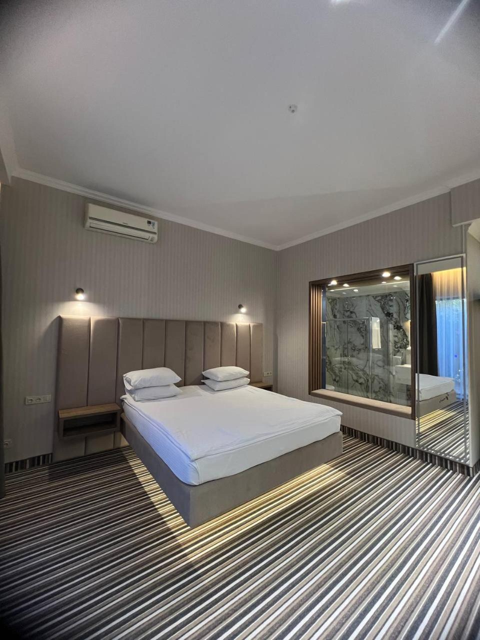 Sapar Standart Hotel Tsjimkent Eksteriør bilde