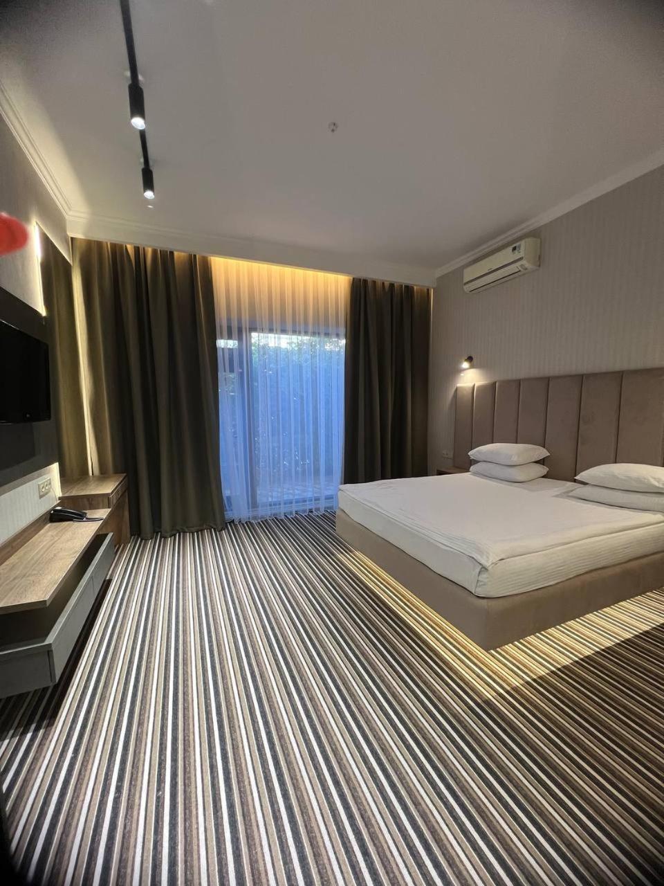 Sapar Standart Hotel Tsjimkent Eksteriør bilde
