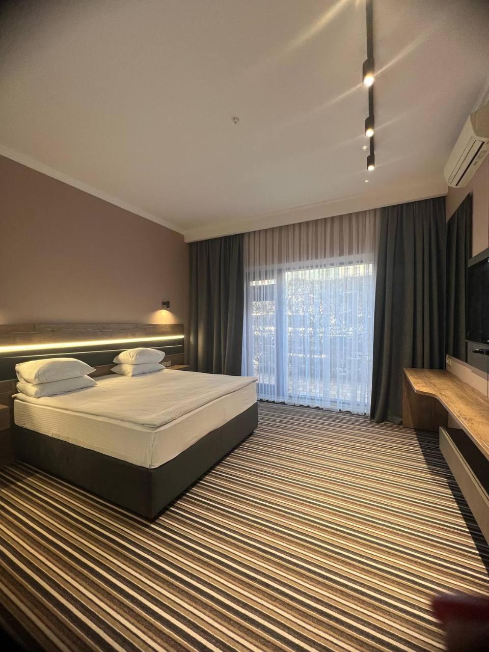 Sapar Standart Hotel Tsjimkent Eksteriør bilde