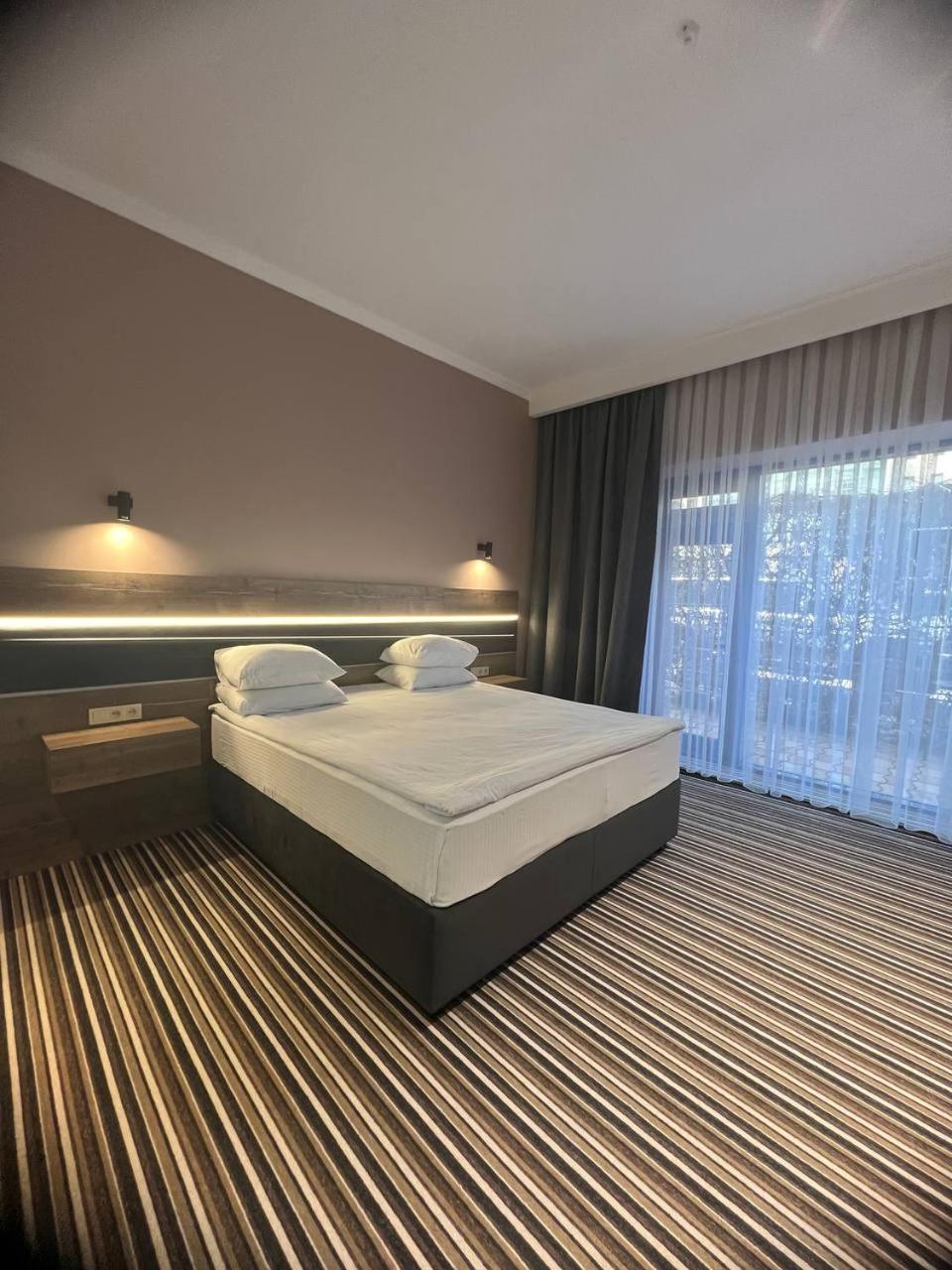Sapar Standart Hotel Tsjimkent Eksteriør bilde