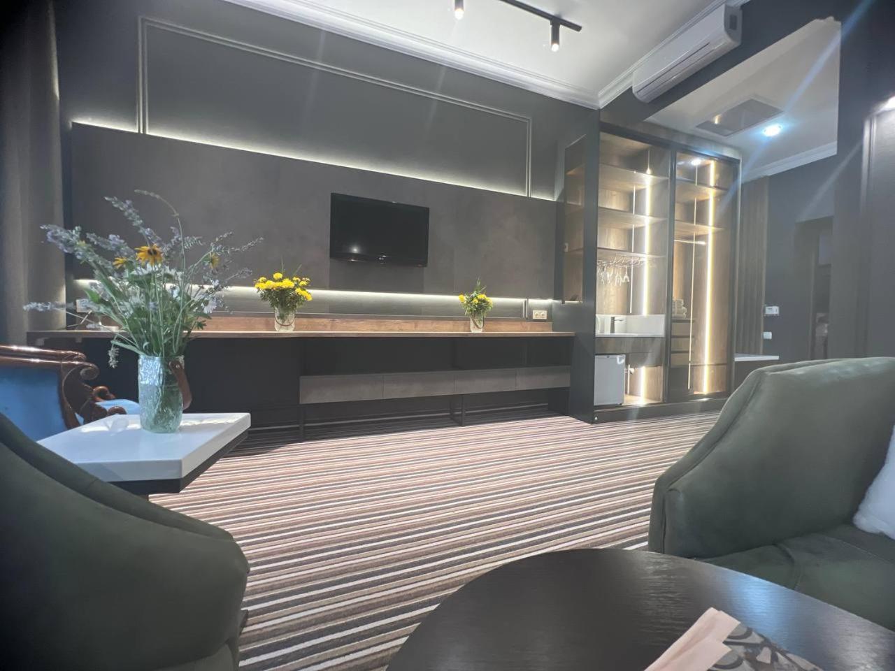 Sapar Standart Hotel Tsjimkent Eksteriør bilde