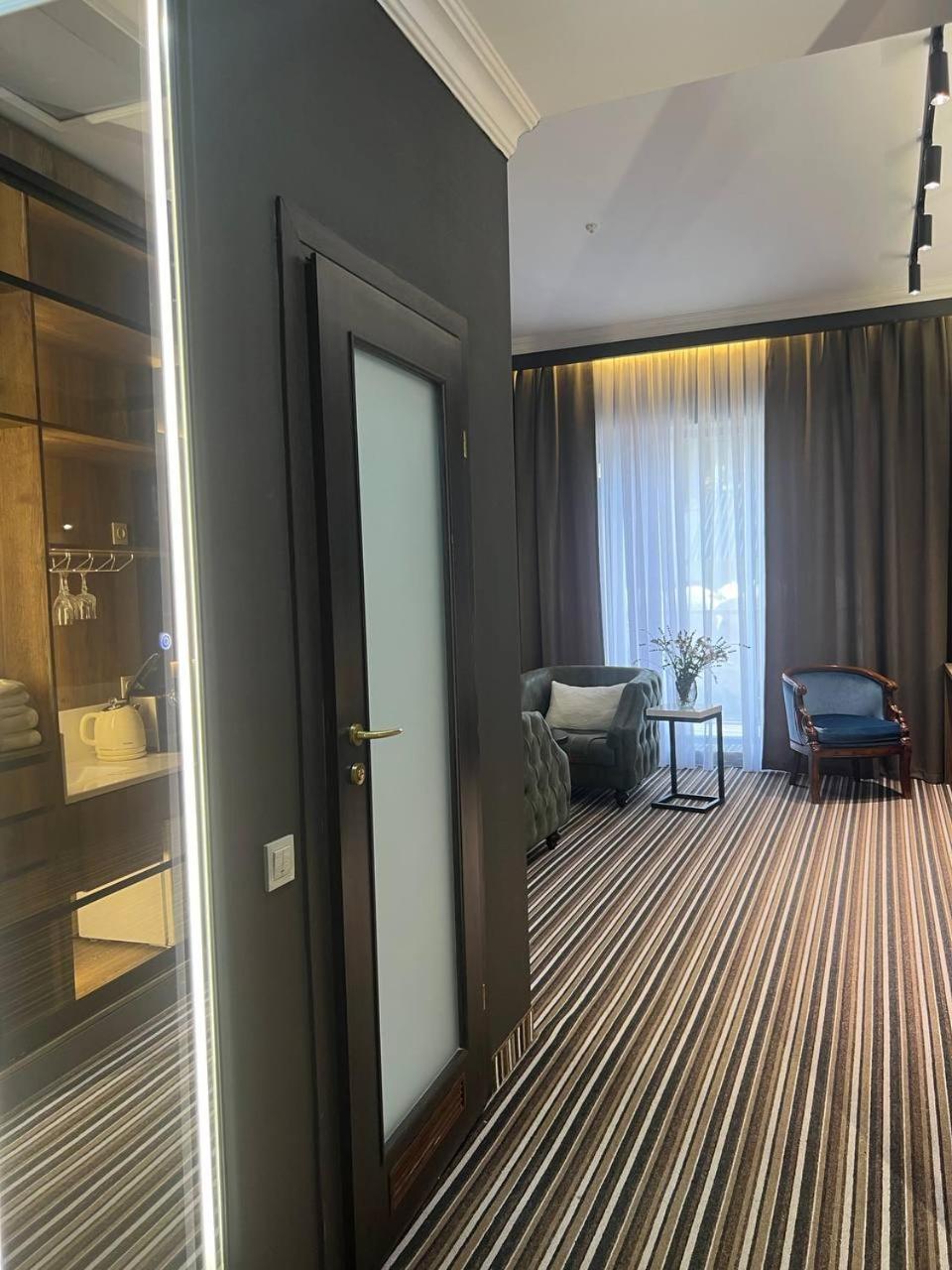 Sapar Standart Hotel Tsjimkent Eksteriør bilde